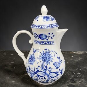Triptis Porzellan Blue Onion Coffee Pot Zwiebelmuster Germany White Blue Floral